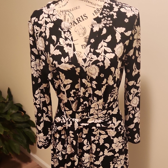 White House Black Market Black and White Long Sleeve Sheath Dress - Picture 5 of 9